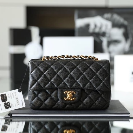 CHANEL 샤넬 쁘띠삭 클래식 플랩백