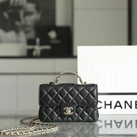 CHANEL 샤넬 클래식 뉴미니 큐빅 탑핸들