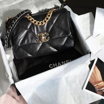 CHANEL 샤넬  19 플랩 백