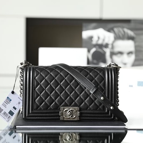 CHANEL 샤넬 보이샤넬 플랩백