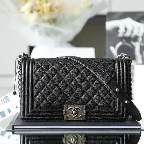 CHANEL 샤넬 보이백