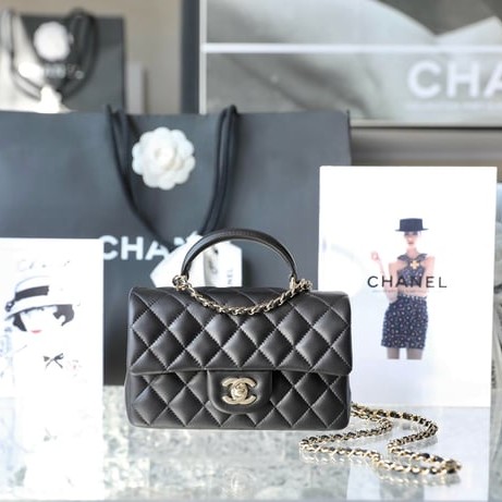 CHANEL  샤넬 램스킨 미니 탑 핸들백