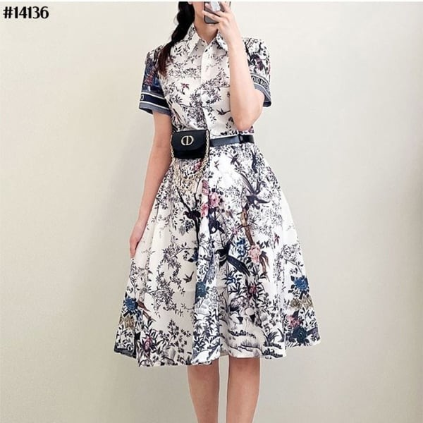 CHRISTIAN DIOR 크리스찬디올 여성 플라워 미니벨트백 카라 원피스