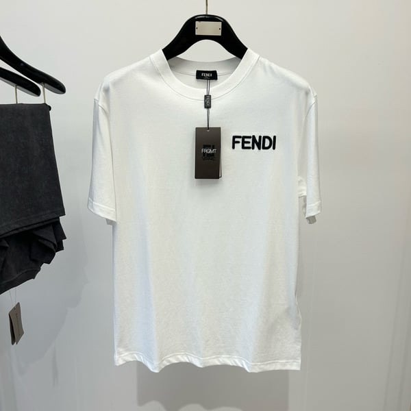 FENDI 펜디 그래픽 로고 반팔 티셔츠