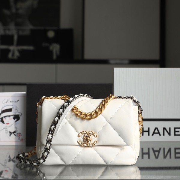 CHANEL 샤넬  19 플랩 백