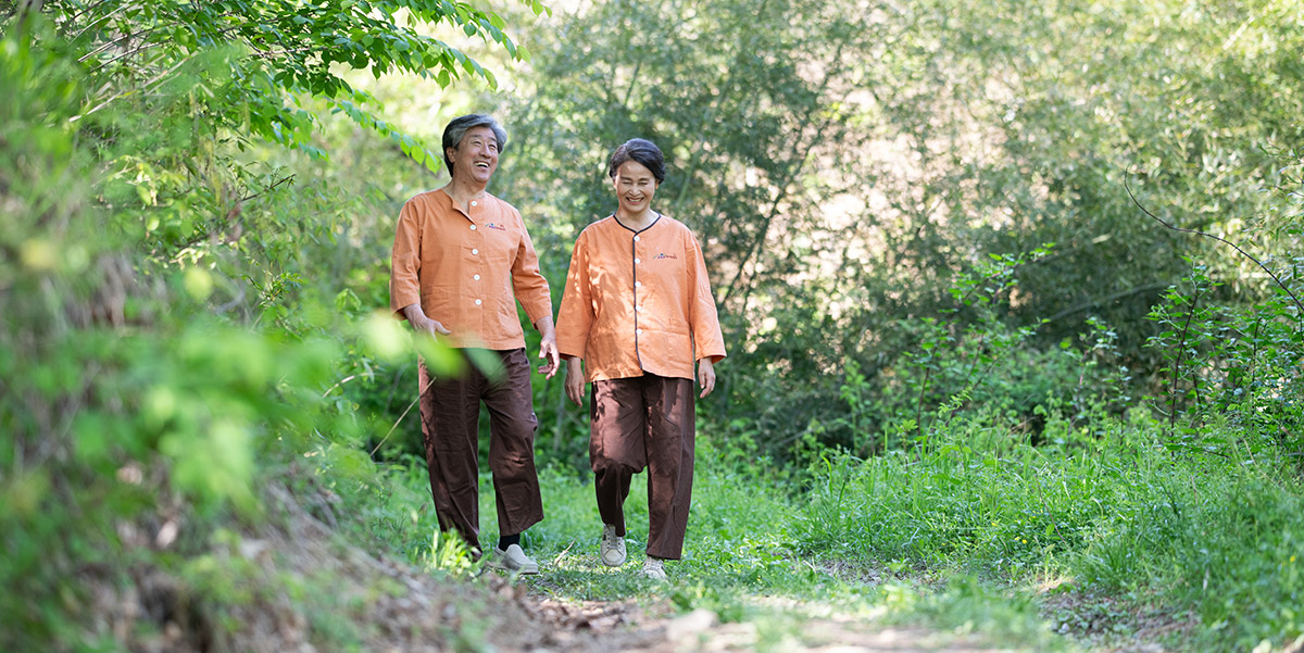 <p><font size=2px color=#fff>청정공기, 푸른 숲, 맑은 물</font><br><font size=5px color=#fff><b>무등산</b></font></p>