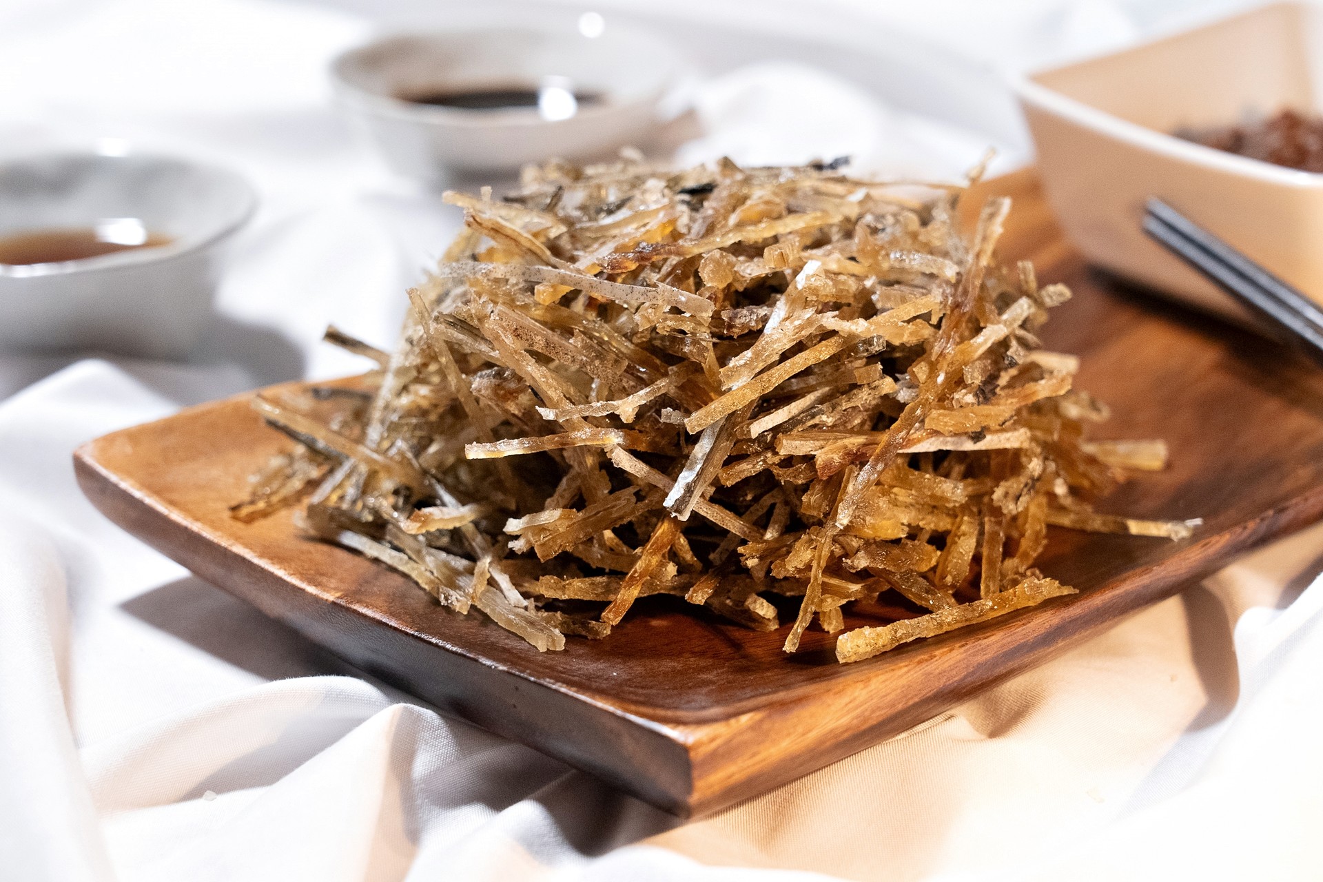 <b> 위 사진의 명태채의 중량은 150g입니다. </b>