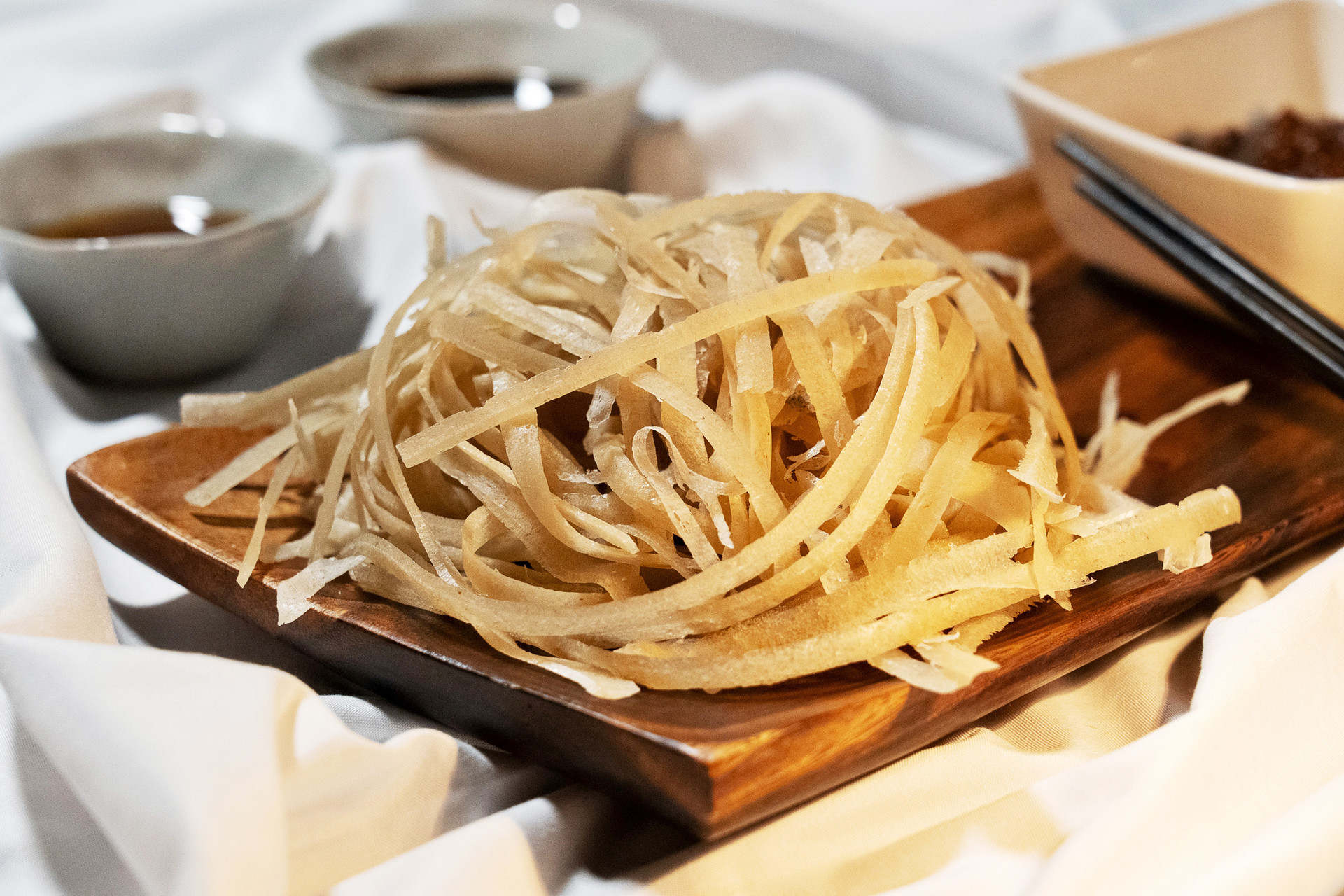 <b> 위 사진의 명엽채의 중량은 150g입니다. </b>