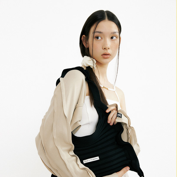 Ruffle Shoulder Bag Black : PLEATSMAMA: Sustainable Knit