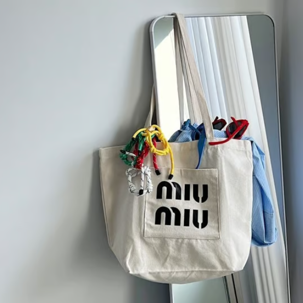 MIUMIU 미우미우 에코백