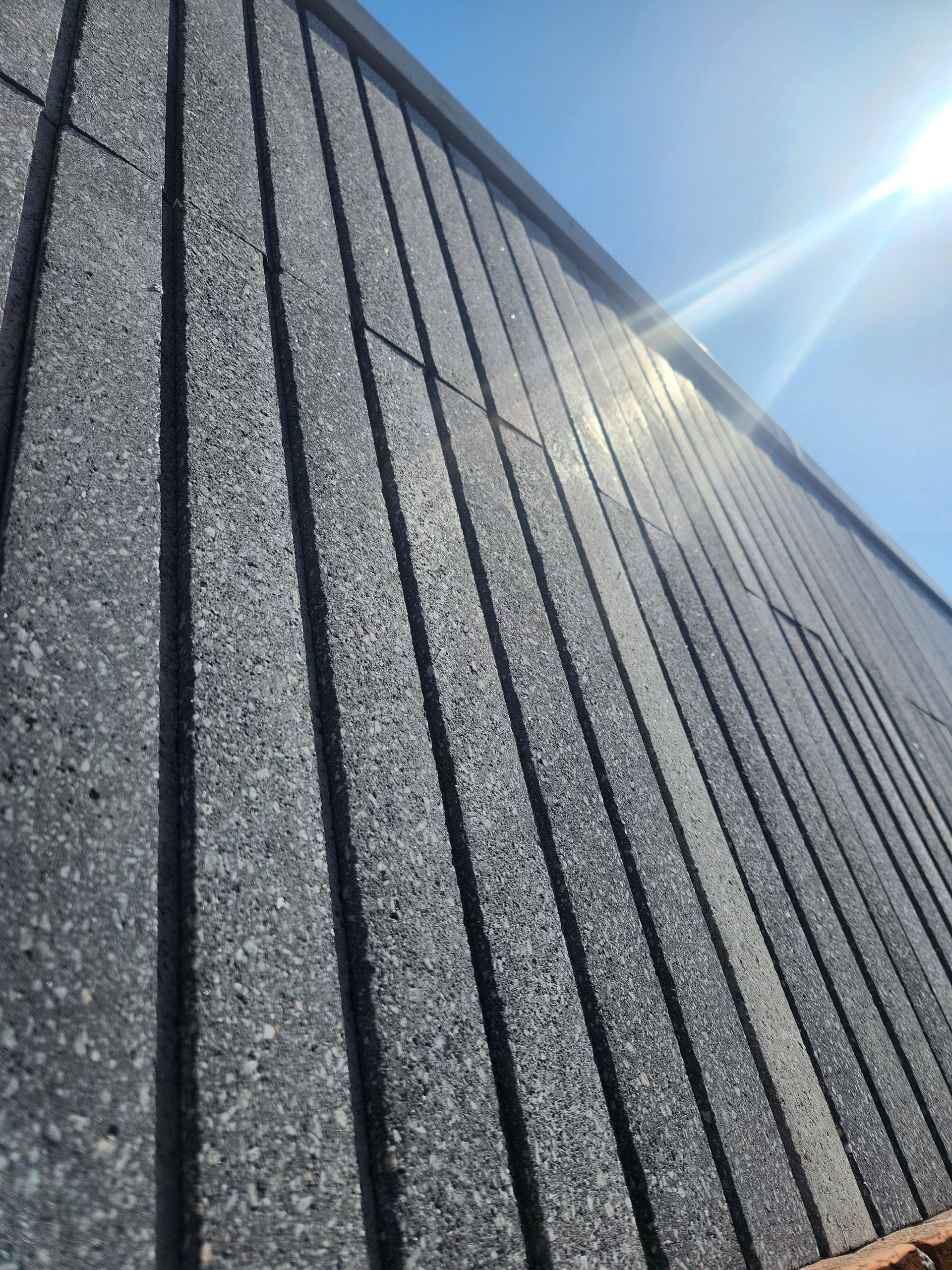 <div style="letter-spacing:-1px; ">  	<div style=" font-size:36px; color:#fff; font-weight:600; padding-bottom:14px;">줄눈표출형<br></bre>롱타일</div>  	<div style="width:110px; height:40px; font-size:16px; color:#fff; font-weight:500; letter-spacing: -1px; border:1px solid #fff; border-radius:10px; padding: 10px 10px 10px 10px; margin:0 auto;"> 		자세히 보기</div>  </div>