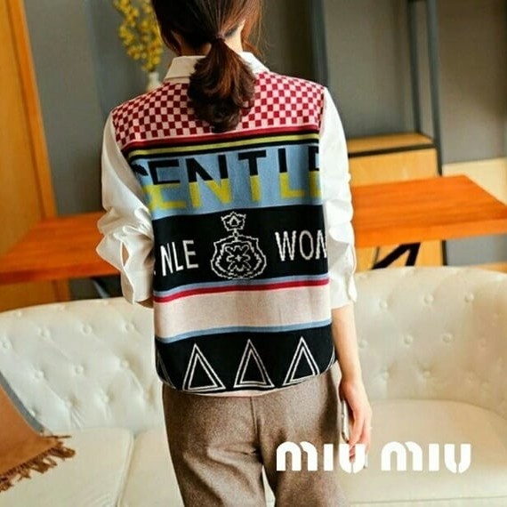 MIUMIU 미우미우 젠틀큐브배색니트셔츠