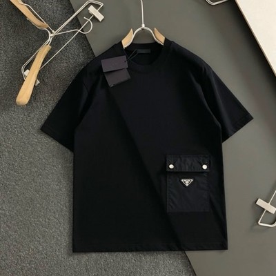 PRADA 프라다  최신 가죽 라벨 로고 폼 라운드 넥 반팔 티셔츠