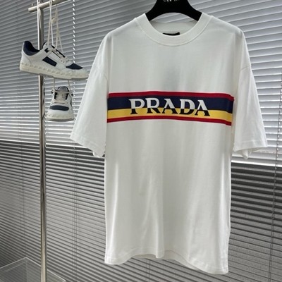 PRADA 프라다 최신 가죽 라벨 로고 폼 라운드 넥 반팔 티셔츠