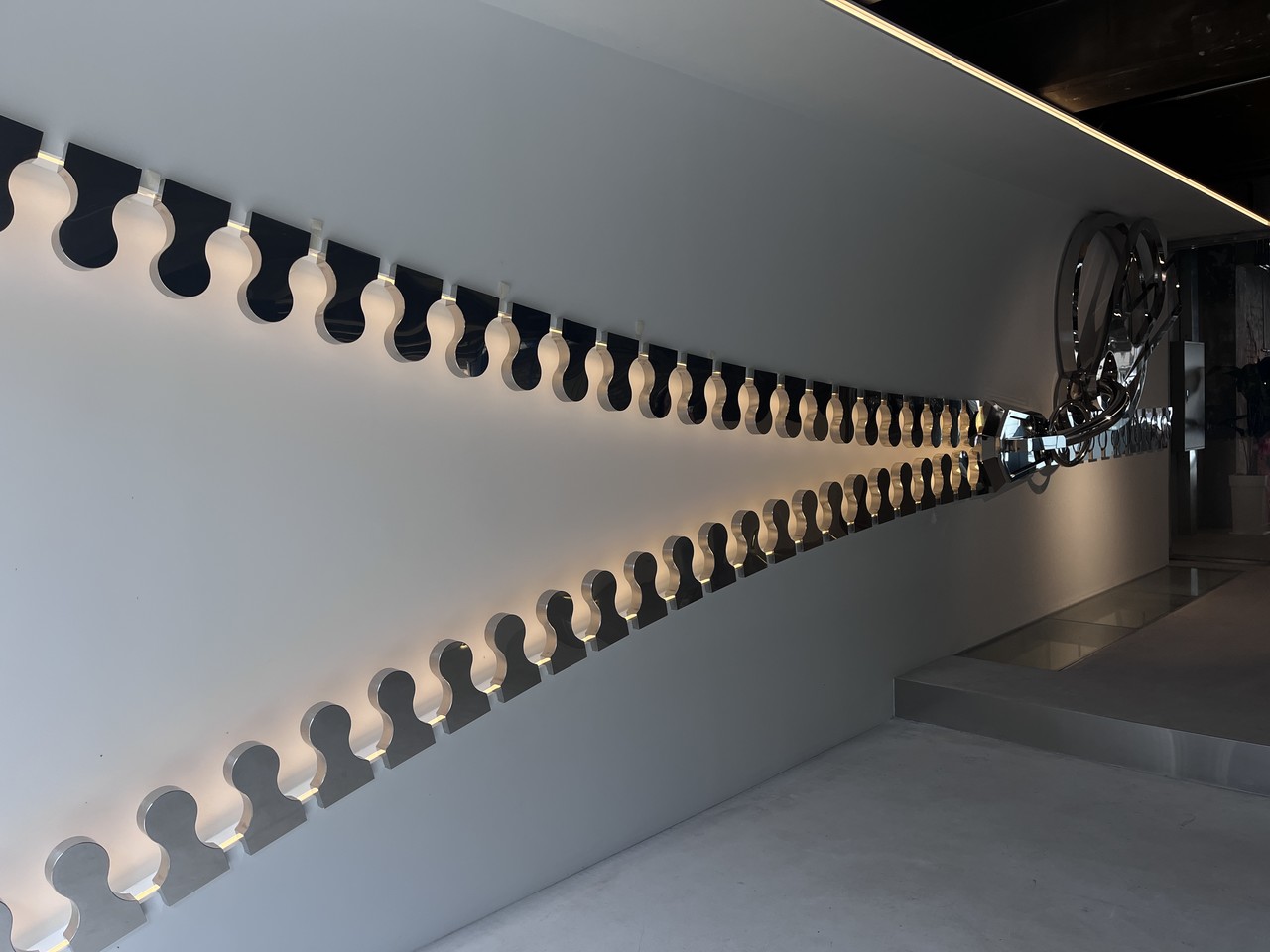 GAROSU-GIL FLAGSHIP STORE