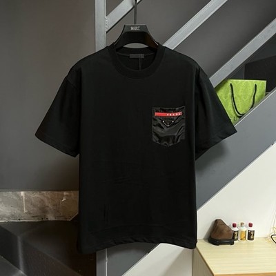 PRADA 프라다 최신 가죽 라벨 로고 폼 라운드 넥 반팔 티셔츠