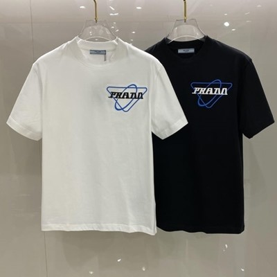 PRADA 프라다 자수 뱃지 로고 패셔너블한 캐주얼 라운드 넥 반팔 티셔츠