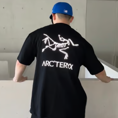 ARC'TERYX 아크테릭스 3차원 반사 백로고 반팔 티셔츠
