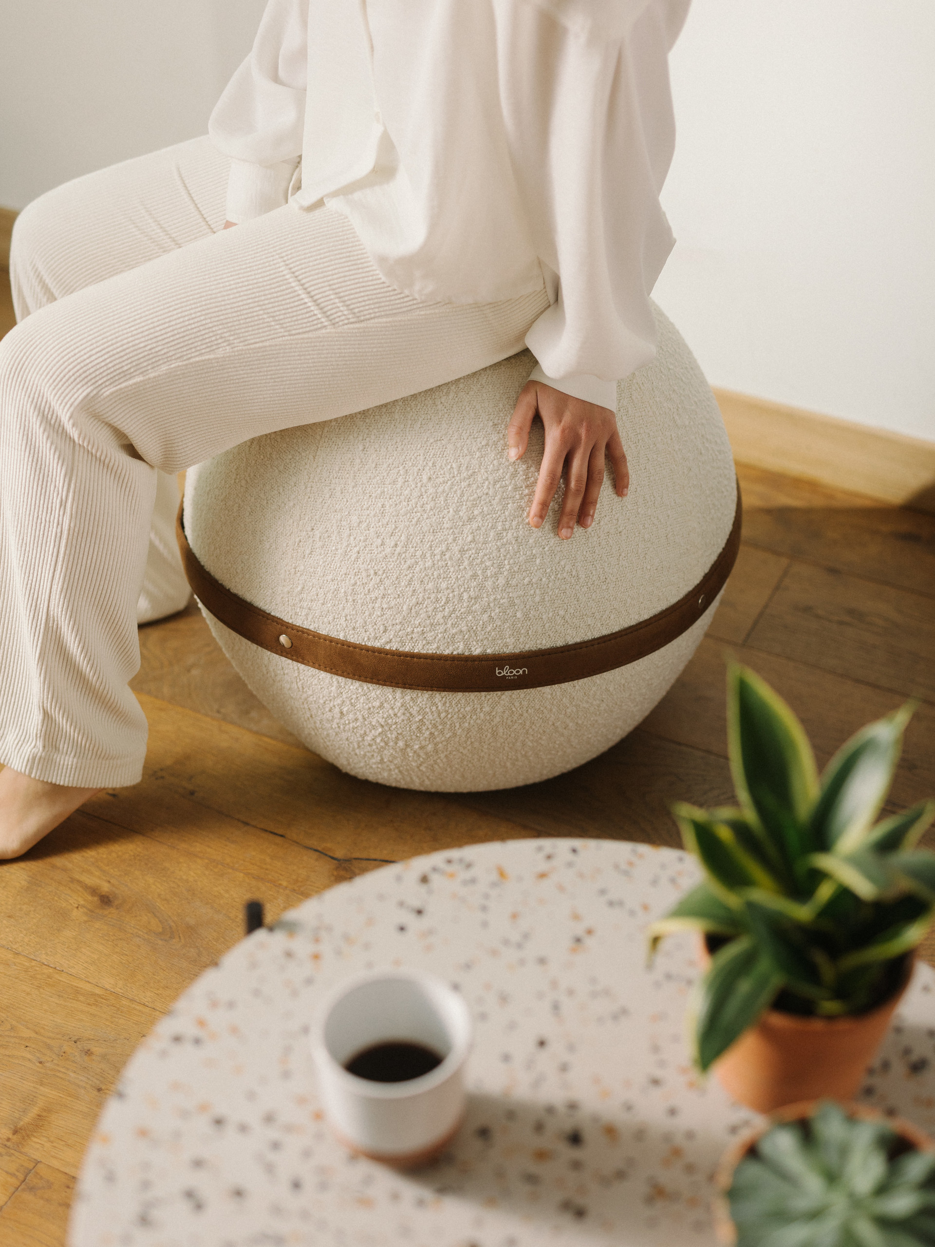 <p style="text-align:left; font-size:16px; margin-top:26px;">BLOON ORIGINAL IVORY<br><span style="color:#666;">₩ 320,000</span></p>