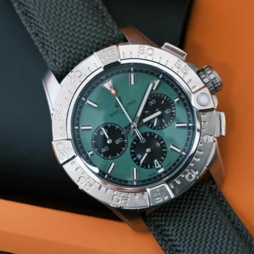 BREITLING 브라이틀링 어벤져 B01 크로노그래프