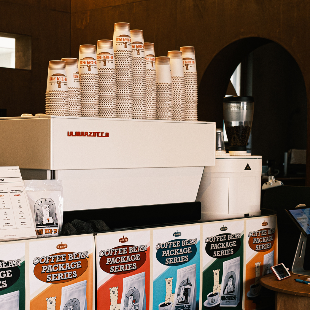 로스팅 카페 & 원두 회사 브랜딩 | Tampaca Coffee Company | Design by Gohoon | 브랜딩 텔유, 텔유어월드, 텔유, 로고디자인, tellyourworld, 브랜딩, 브랜드, 마케팅, 요식업디자인, 요식업로고, 식당브랜딩, 식당로고, 카페, 카페브랜딩, 카페로고