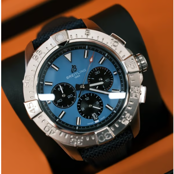 BREITLING 브라이틀링 어벤져 B01 크로노그래프
