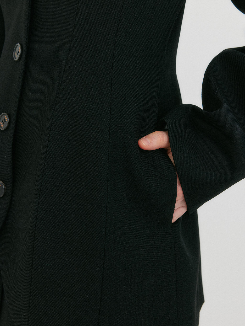ZERO Oversized Shoulder Hourglass Jacket - Black : EENK