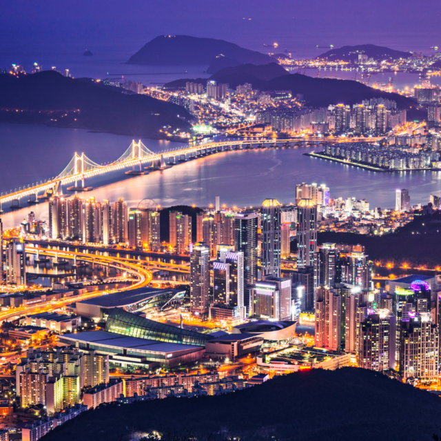 <p style="text-align: nnnnnnn;"><strong> F-2-R 地区特化型签证</strong></p>   <p style="text-align: center;"> 韓國居住簽-人口减少地区 </p> <p style="text-align: center;"> 上班期间:1年~5年</p> <p style="text-align: center;"> 大酒店服务业·制造业等 </p> <p style="text-align: center;"> 五年后可取得永久居留权，配偶人可就业</p>