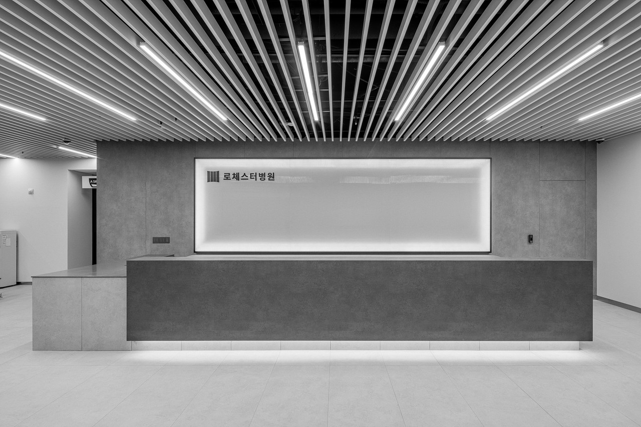 BUILDUS 솔루션을 활용해 의정부 로체스터 재활병원 이전 사업을 컨설팅한 모습입니다. 병원 브랜딩을 인테리어 공사에 반영하여 부동산 자산 가치와 건물 가치를 높였습니다.