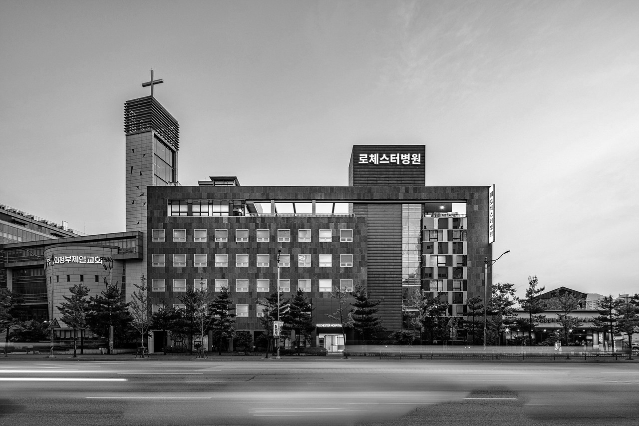 워크스페이스그룹 건축사는 건물매매 및 확장이전 과정에서 필요한 용도 변경, 건축 허가, 외벽 리모델링 등 건축 업무를 수행합니다.