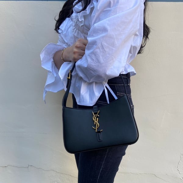 YSL 입생로랑 스무스 래더 호보백
