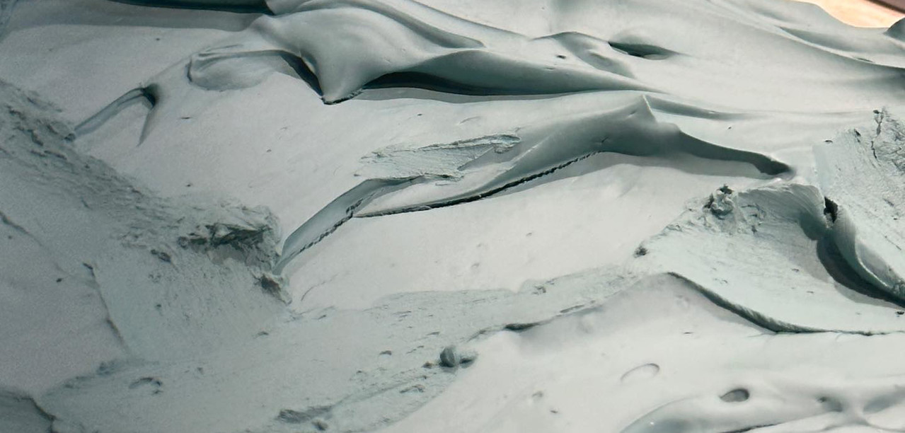 <span style="font-family: GowunBatang-Regular;">어떻게 제작되나요?</span><br><span style=" font-size:14px; color:rgb(255, 255, 255, 0.7);">View More</span>