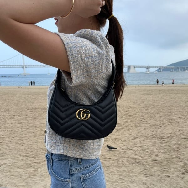 GUCCI 구찌 하프문 쉐입 미니백
