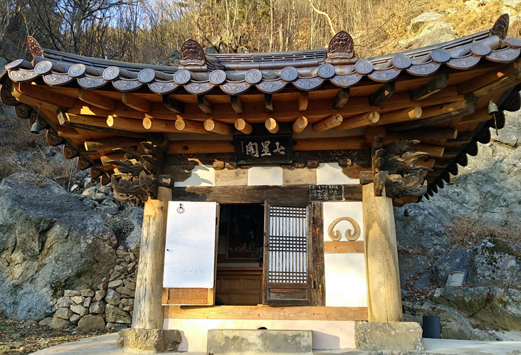 <p style="margin-left:10px; color:#ffff;">실상사</p><h5 style="margin-left:10px; color:#ffff; ">서진암</h5>