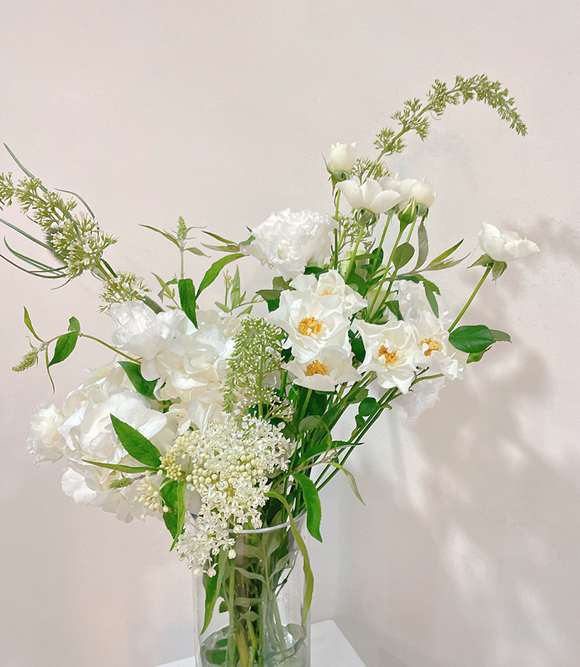 <div style="margin-left:20px;"> <p style="text-align:left;font-family: 'Noto Sans KR', sans-serif;color:#000;font-weight:400;font-size: 32px;line-height:60px;">고객과 소통하는 맞춤형 상품</p> <p style="text-align: left;font-family: 'Noto Sans KR', sans-serif;color:#000;font-weight:300;"><span style="font-size: 28px;">로지앤스텔라의 오더메이드는<br>따뜻한 소통과 꼼꼼한 상담을 바탕으로 고객님의 니즈가<br>충족된 상품을 제공해 드립니다 </span></p> </div>