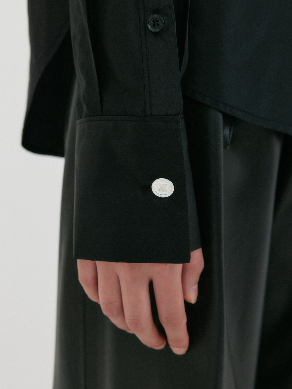[EENK]ZIRINA Oversized Shirt - Black★日本未入荷 ZIRINA Oversized Shirt - Black : EENK SHOP