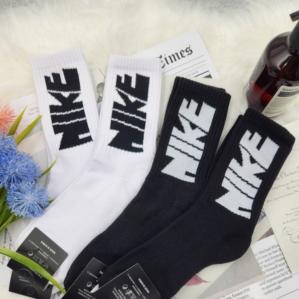 [0011] 나이키 빅로고 파일 공용 양말