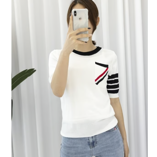 THOM BROWNE 톰브라운 여성용 포켓 삼선 포인트 반팔니트