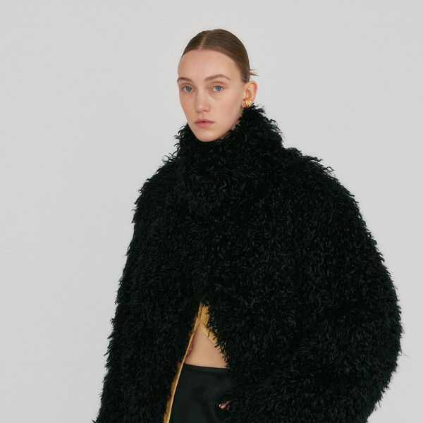 [EENK] / ☆ ZUFFIEA Fluffy Funnel Neck Coat / Black ZUFFIEA Fluffy Funnel Neck Coat - Black : EENK SHOP