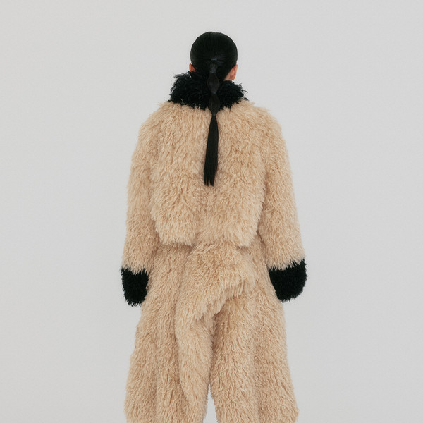 [EENK] / ☆ ZUFFIEA Fluffy Funnel Neck Coat / Beige ZUFFIEA Fluffy Funnel Neck Coat - Beige : EENK SHOP