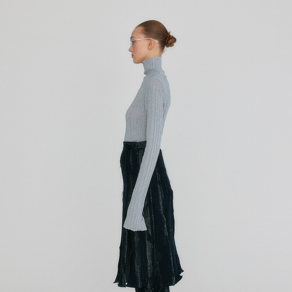 ZOUQ Slim-fit Turtle Neck Knit Top - Silver : EENK SHOP