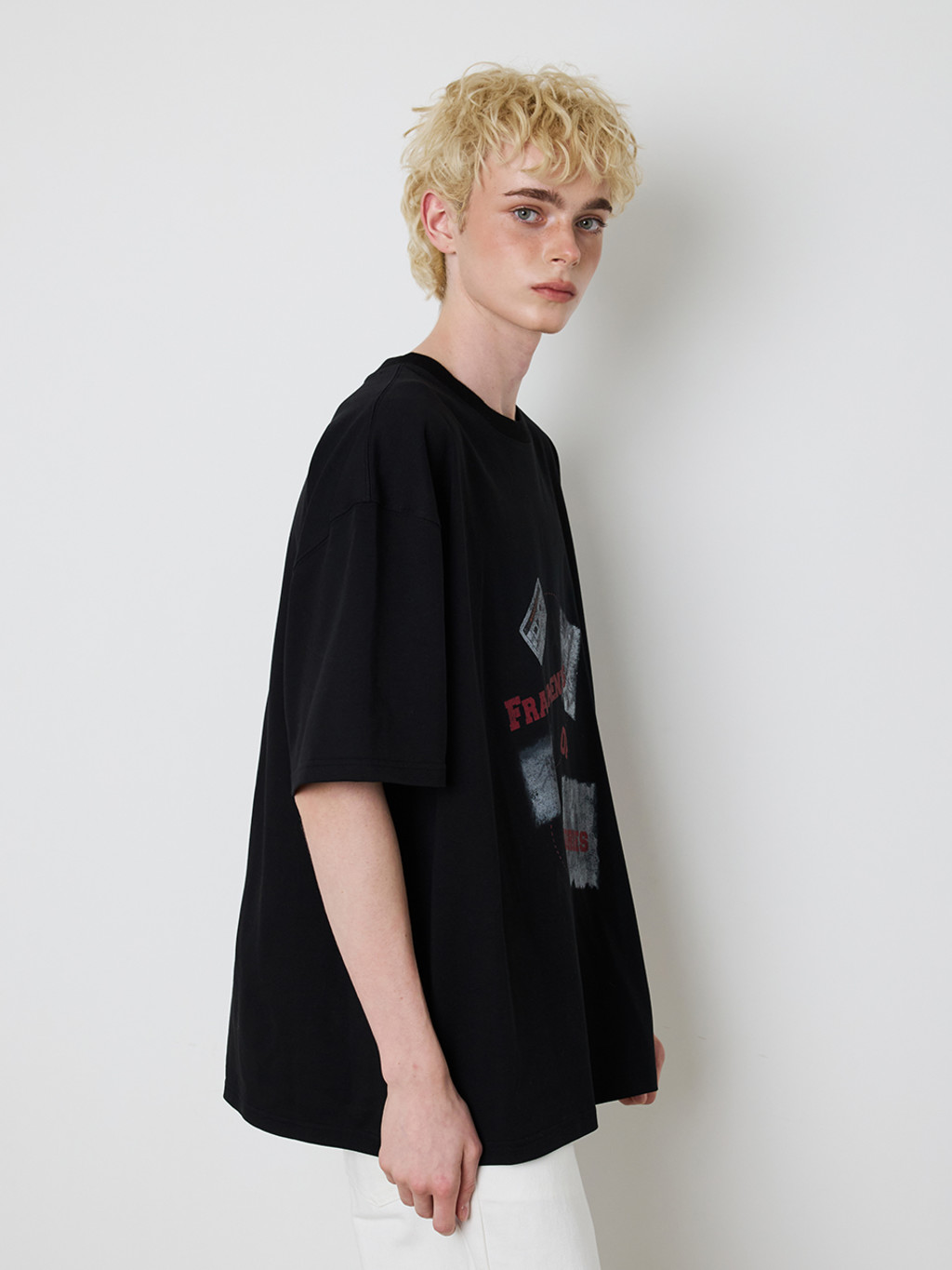 MEENDERI-[UNISEX] FRAGMENTS PRINT T-SHIRT - BLACK│삼성물산