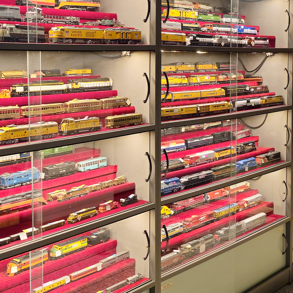 <span style="font-size: 26px;"><strong>온라인몰</strong></span><br><br>아진코리아의 온라인몰을 확인해보세요.</br>