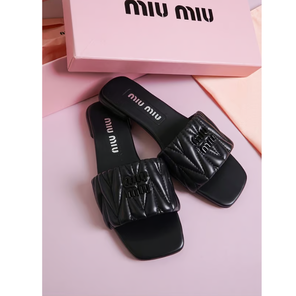 MIUMIU 미우미우 마테라쎄 나파 레더 슬라이드