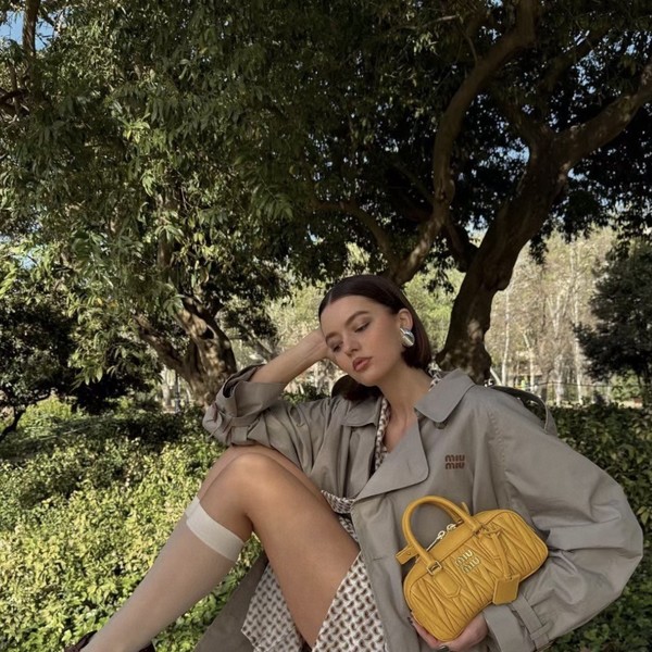 MIUMIU 미우미우 24FW 초가을 신상 레터링 카키 롱 트렌치코트