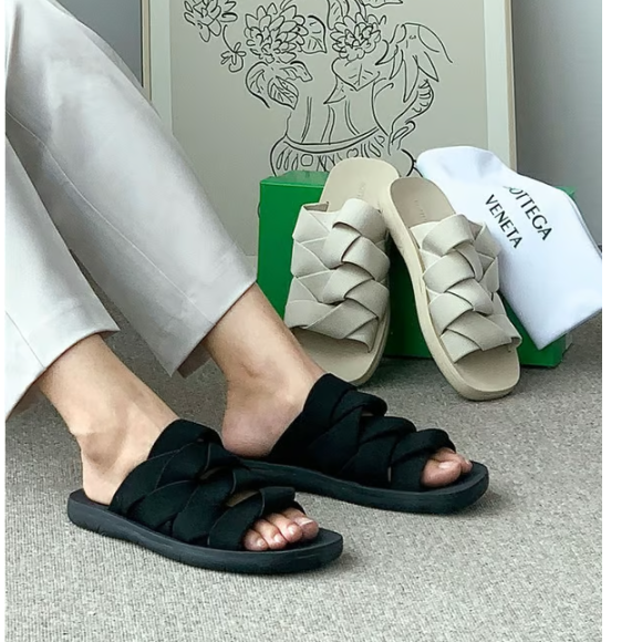 BOTTEGA VENETA 보태가베네타 플렛뮬 샌들