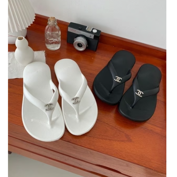 CHANEL 샤넬 러버비치 엑스트라 슬리퍼