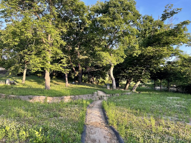 <h6 style="text-align: center; line-height: 1.5; font-size:16px;"><strong><span style="color: rgb(255, 255, 255);">지리산의 아침</span></strong></h6>  <h3 style="text-align: center;"><span style="color: rgb(255, 255, 255);">템플스테이</span></h3><h4>갤러리 & 후기</h4>