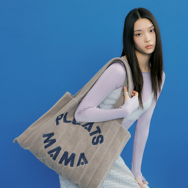 POODLE BAG BEIGE : PLEATSMAMA: Sustainable Knit Pleats Bag