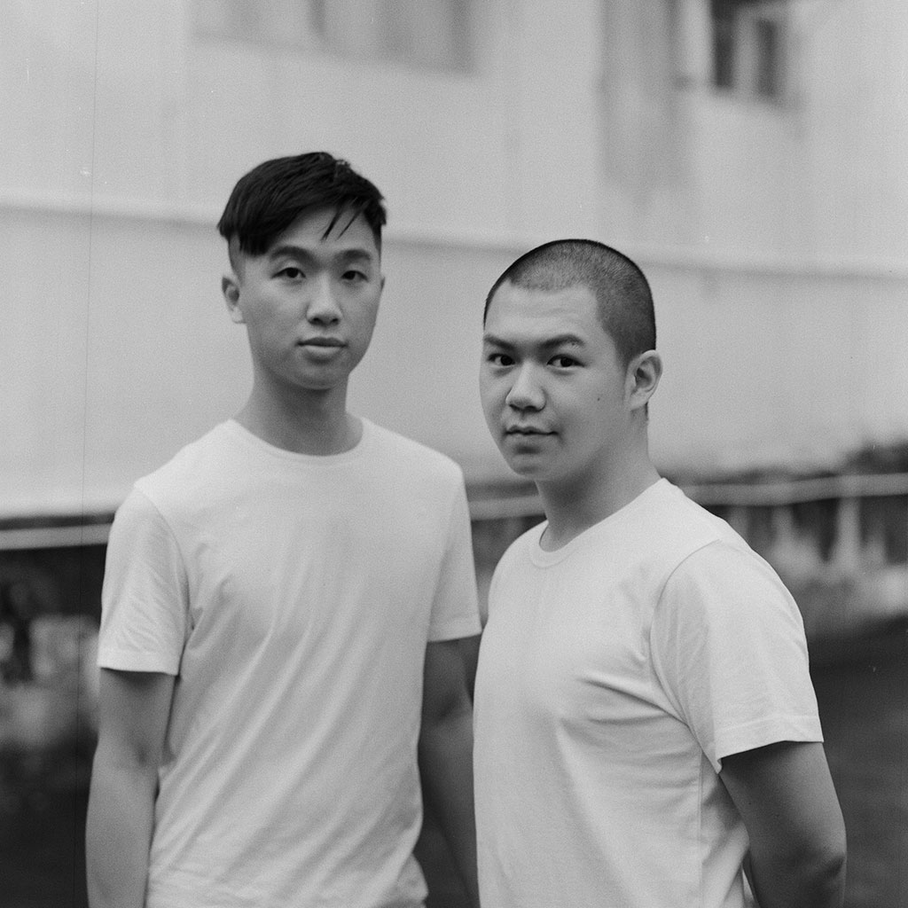 PONDER.ER, the brainchild of creative duo Alex Po and Derek Cheng, challenges gender stereotypes and deconstructs social norms. The label’s striking gender-fluid designs are centred around the exami- nation and dissemination of stereotypes and conventions, and they invite wearers to experiment and explore their own identities. The brand has collaborated with the Hong Kong Ballet and was featured in Vogue Hong Kong’s ‘The Next List 2020’. It was named the Yu Prize 2022 Grand Prize winner and one of 10 Asian Designers To Watch from Fashion Asia Hong Kong. PONDER.ER was shortlisted as a semi-final- ist for the 2024 LVMH Prize for Young Fashion Designers.